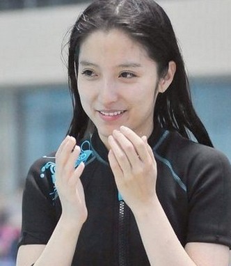 ������Ů���˳������Լ���Ƭ