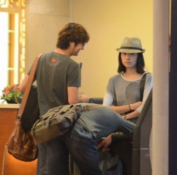 ���������������ع⣬���������ν�����Ƭ