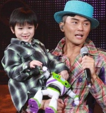 Ԭӽ�Ǻ������ض��ӵ���Ƭ����