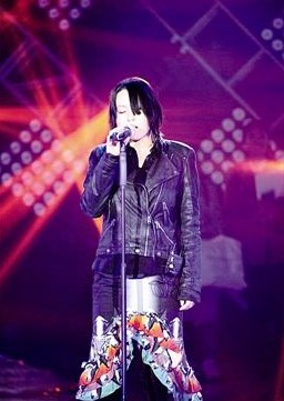 我是歌手罗琦年轻时候的照片