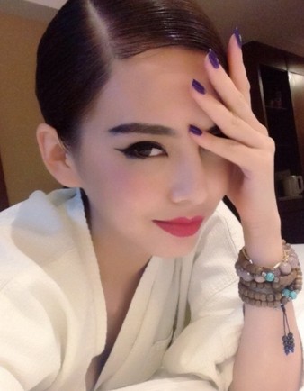 ��С������Ů���������������Ϻ�д����Ƭ