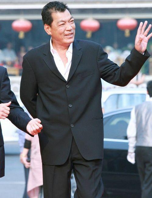 NO2�ɿ��� �ɿ���������1955��2��1�գ�����һ���Ĺ����ٶಿ��Ӱ��ӰƬ�д�������Զ���������ݣ���2009�겡�ţ����Ĵ������С�Ӣ�۱�ɫ���ȡ� 