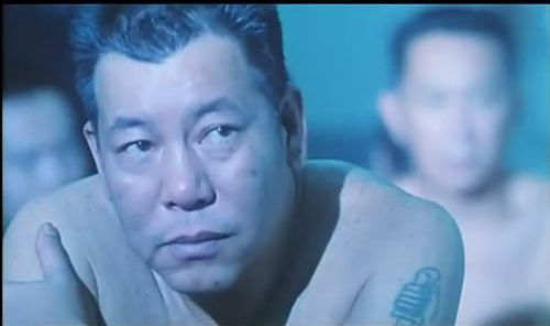  NO4���׻� ���׻���ӰƬ�ж����ݺڰ��ϴ󣬳����׺��Ѿ������������ľ���֣��������ģ�����������һ����Ա�����Ǳ�磬�ർ�ȣ����Ĵ������С��Ż��С��ȡ� 