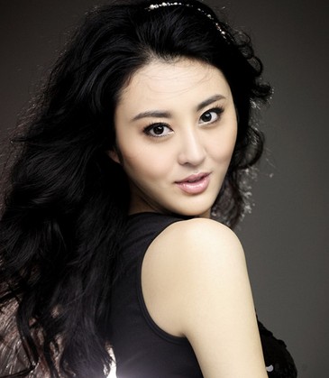 ��Ա��¶�������Ϻ������� ��¶�Ϲ���˭