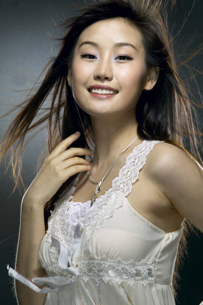 �����ĵ�Ӱ��Ʒ�У��ڡ�һ�������㡷��������Ө���ڡ���̽���ˡ������ݴ仨���ڡ�����ĺۼ���������ӡ�£��ڡ���լ���١������ݾ���ӧ�ӡ����硣 