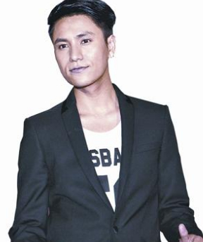 ����,����