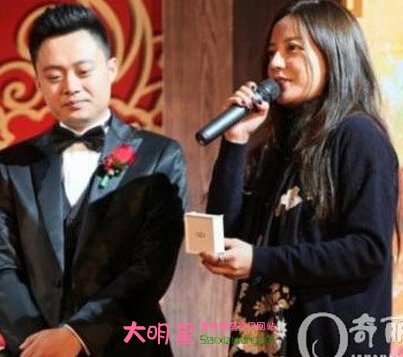 ����,����