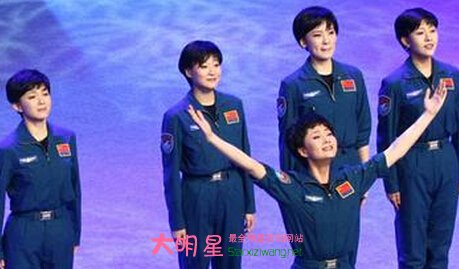 ����,���