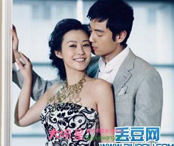 ����,����