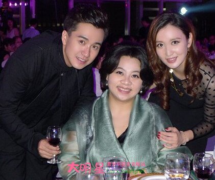 ����,����