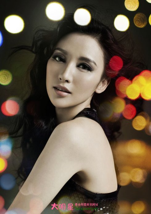 张萌是著名的古典美女,因为在环球小姐的冠军而出道约了全,在电视剧