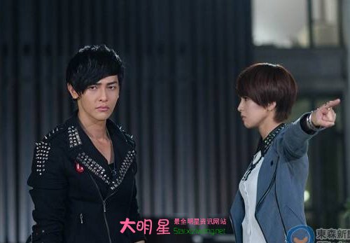 ����,����