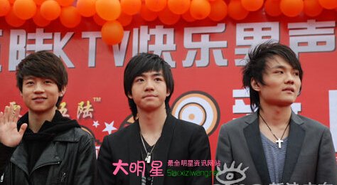 �����,κ��