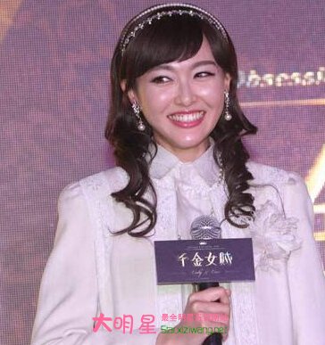 ����,����