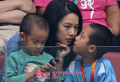 ����,����