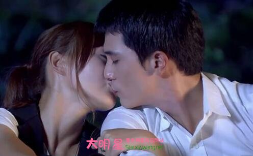 ����,����