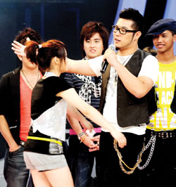 ���Ө���